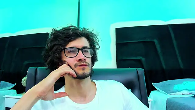 Loggan donnelly online show from January 17, 9:10 pm