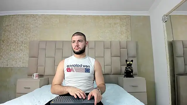 Snapshot of MaximusDick1_ chatting on October 21, 3:20 am MaximusDick1 online show from October 21, 3:20 am