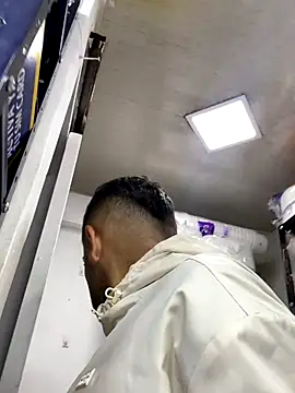 JuanZapata33 online show from November 16, 10:12 pm