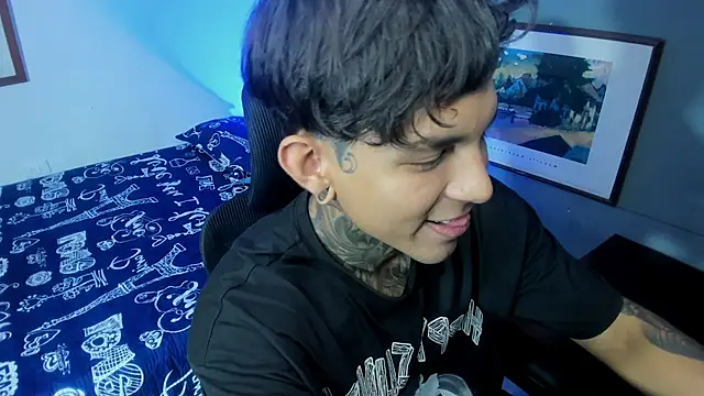 Travistanner 28 online show from November 8, 5:05 pm