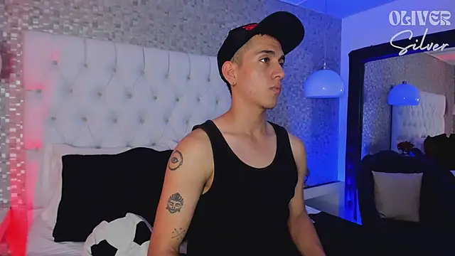 OliverSilverr online show from December 8, 9:19 pm