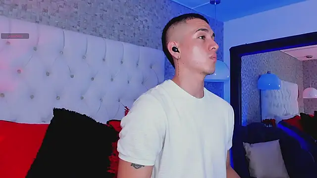 OliverSilverr online show from February 27, 1:35 am