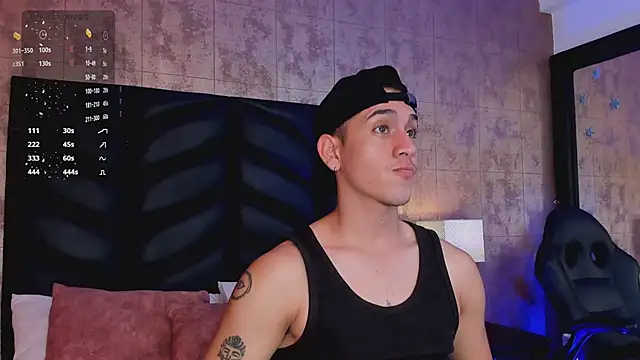 OliverSilverr online show from February 25, 2:03 am