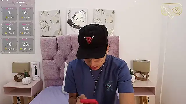 Snapshot of Amadeo_Wild chatting on January 19, 12:39 pm Amadeo Wild online show from January 19, 12:39 pm