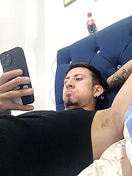 stivevv online show from April 14, 11:37 pm