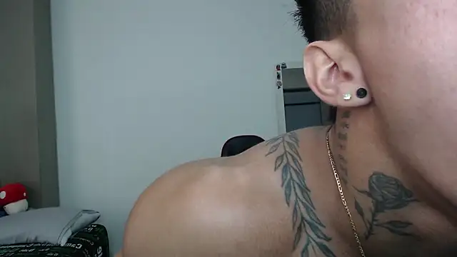 pettergrey1 online show from March 6, 4:37 pm