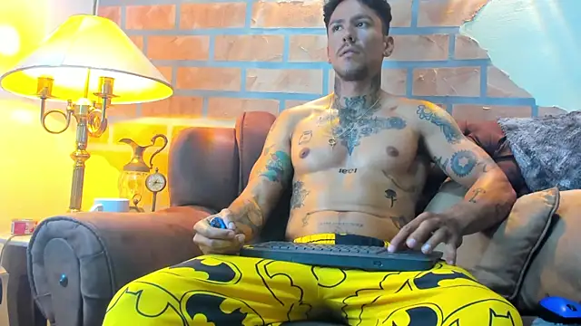 Snapshot of Dylanstonne chatting on February 5, 10:12 pm Dylanstonne online show from February 5, 10:12 pm