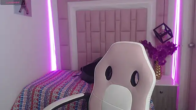 Dyla n18 online show from December 8, 3:10 am