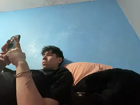 Omaaaaaaa00001 online show from February 12, 7:24 pm