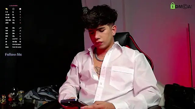 LyleBennett  online show from October 31, 11:13 am