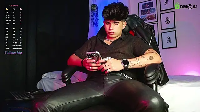 LyleBennett  online show from January 10, 11:47 am