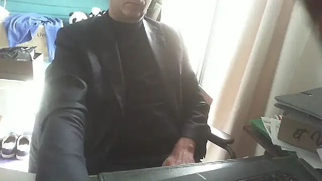 shyfrenchcock1 online show from January 19, 9:00 am