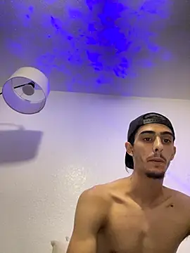 Snapshot of kennylove420 chatting on October 6, 12:48 am kennylove420 online show from October 6, 12:48 am