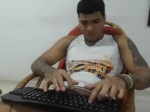 camiloacosta321 online show from December 26, 11:24 pm