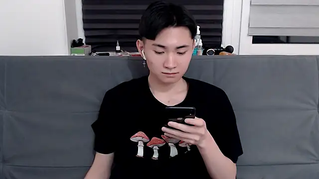 Miram Yu online show from February 7, 9:48 pm