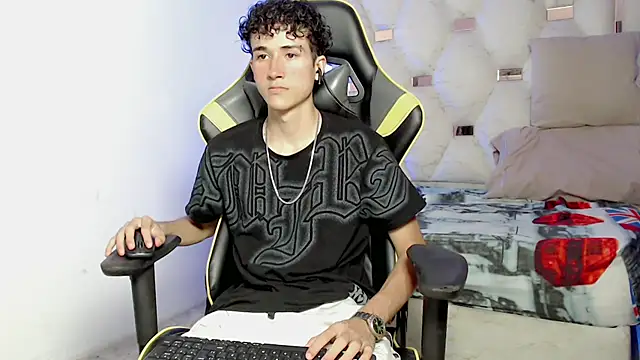 Snapshot of johnny_cagee chatting on September 19, 4:02 am johnny cagee online show from September 19, 4:02 am