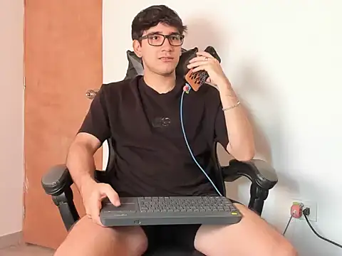 leo030809 online show from February 7, 7:52 pm