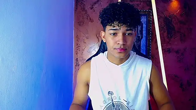 Snapshot of jamescurli_ chatting on March 7, 5:07 am jamescurli online show from March 7, 5:07 am