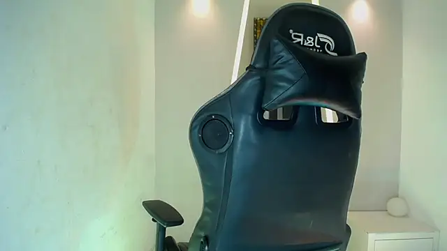 Snapshot of jamescurli_ chatting on January 17, 5:11 am jamescurli online show from January 17, 5:11 am