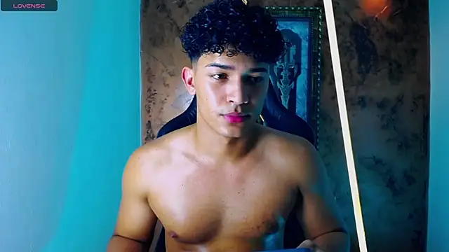Snapshot of jamescurli_ chatting on March 15, 2:34 pm jamescurli online show from March 15, 2:34 pm