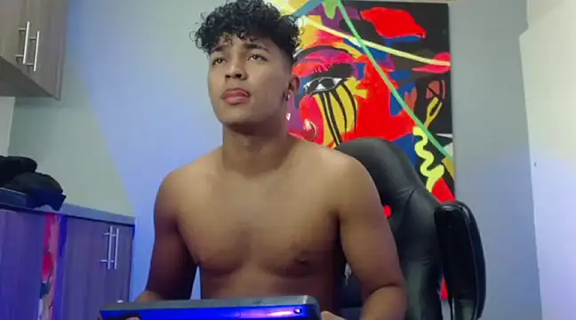 Snapshot of jamescurli_ chatting on December 28, 5:02 am jamescurli online show from December 28, 5:02 am