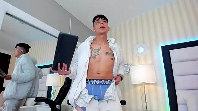 MikeStonnee online show from December 4, 3:37 am