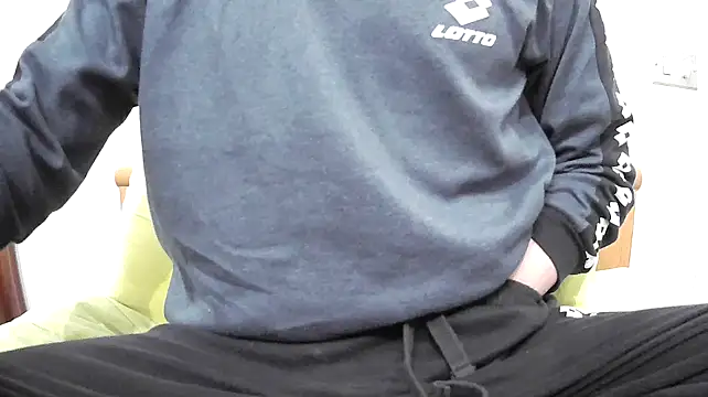 Snapshot of maxdoingthings chatting on December 23, 11:06 pm maxdoingthings online show from December 23, 11:06 pm