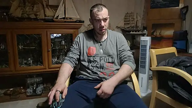 ScubaStevex online show from April 13, 12:44 am