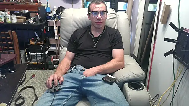 ScubaStevex online show from November 4, 6:09 pm