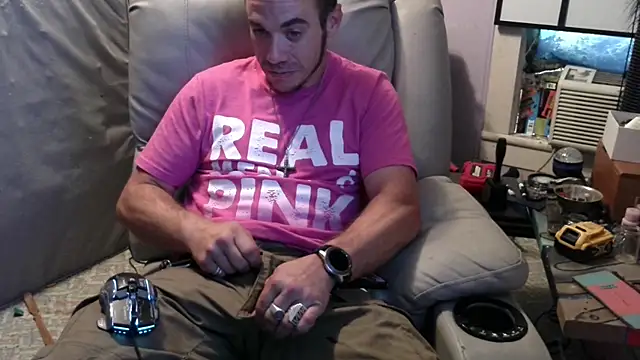 Snapshot of ScubaStevex chatting on October 8, 2:43 pm ScubaStevex online show from October 8, 2:43 pm