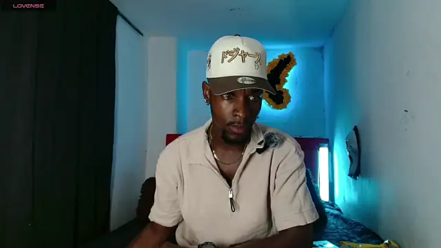 Aroonpapisex online show from April 17, 12:30 pm