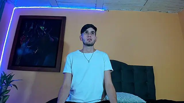 Snapshot of Thhiago_tay chatting on December 11, 8:38 pm Thhiago tay online show from December 11, 8:38 pm