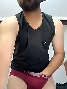 Snapshot of smartboy010101 chatting on March 8, 8:08 am smartboy010101 online show from March 8, 8:08 am