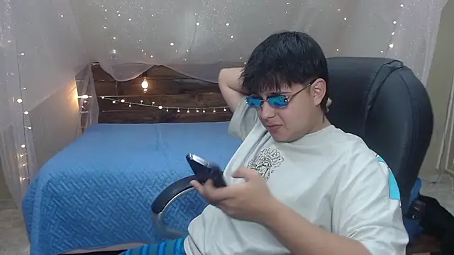 AndrewPherson online show from December 26, 12:49 pm