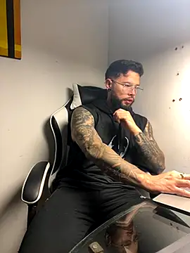 connor santtos online show from November 20, 1:10 pm