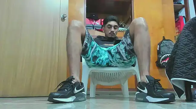 Snapshot of latin_bbc chatting on January 16, 3:23 am latin bbc online show from January 16, 3:23 am