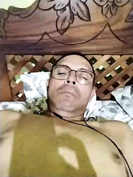 Snapshot of Alex011277 chatting on October 14, 11:39 am Alex011277 online show from October 14, 11:39 am