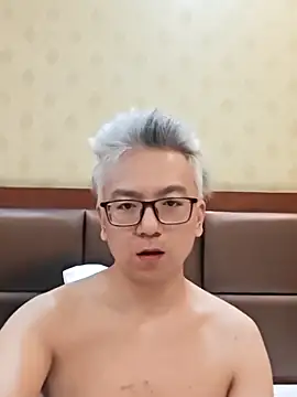 leoUSIR online show from April 6, 10:38 am