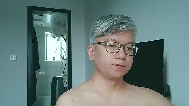 Snapshot of leoUSIR chatting on September 17, 8:48 am leoUSIR online show from September 17, 8:48 am