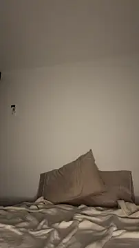 snakeeboy online show from March 1, 4:56 am