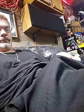 tileguyyy online show from September 23, 4:01 am