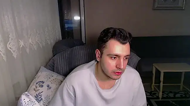 Snapshot of handsomeee04 chatting on January 21, 1:18 am handsomeee04 online show from January 21, 1:18 am