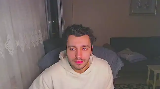 Snapshot of handsomeee04 chatting on January 13, 1:45 am handsomeee04 online show from January 13, 1:45 am