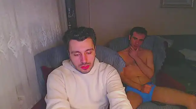 Snapshot of handsomeee04 chatting on January 14, 2:50 am handsomeee04 online show from January 14, 2:50 am