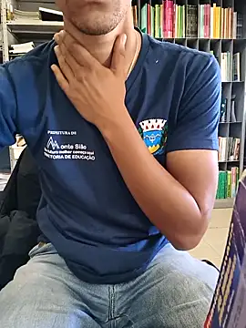 latinoboybig online show from April 15, 2:06 pm