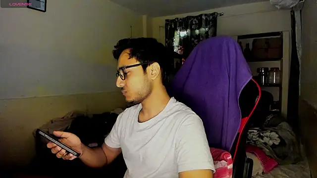 Snapshot of fuckkboy101 chatting on February 9, 8:33 am fuckkboy101 online show from February 9, 8:33 am