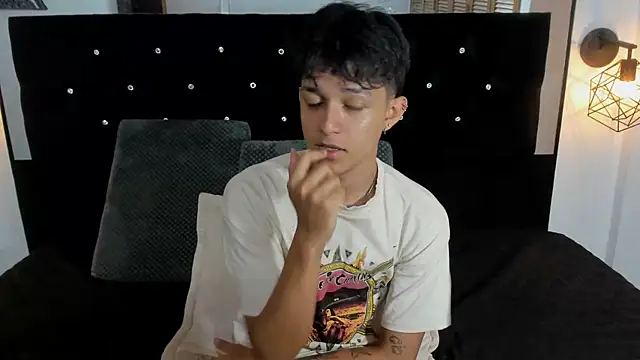 Snapshot of jisuscat chatting on October 17, 9:30 pm jisuscat online show from October 17, 9:30 pm