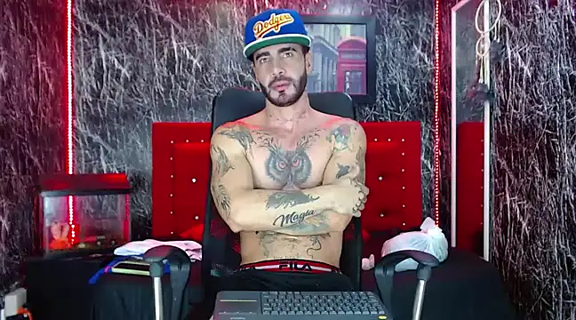 Lancelot Benwick online show from February 4, 8:28 pm