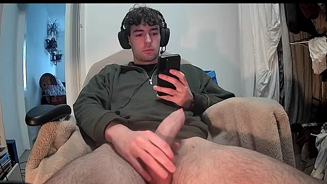 Snapshot of onesieboyx chatting on February 7, 2:15 pm onesieboyx online show from February 7, 2:15 pm