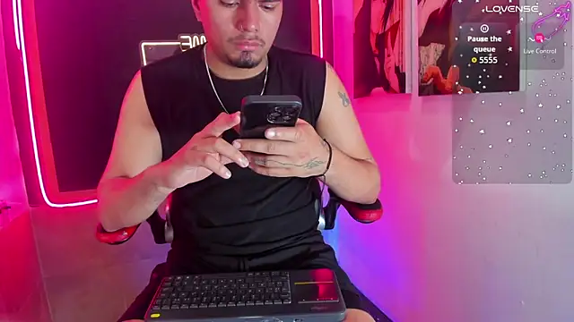 Snapshot of EnriquevillaF chatting on September 26, 2:37 pm EnriquevillaF online show from September 26, 2:37 pm